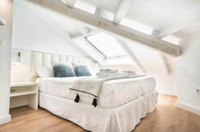 Inviting duplex in front of Picasso Museum by REMS
